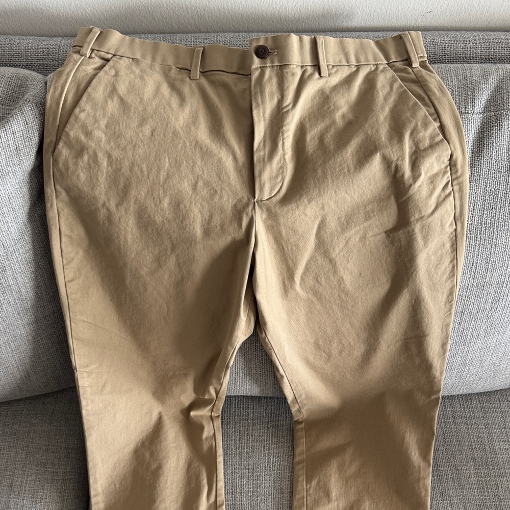 GAP Men's Tan Chino Pants